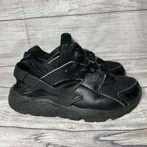 Youth Nike Huarache sz 2Y